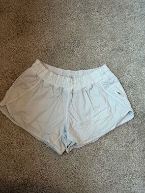 Lulu Track That Short 3” (off-white)